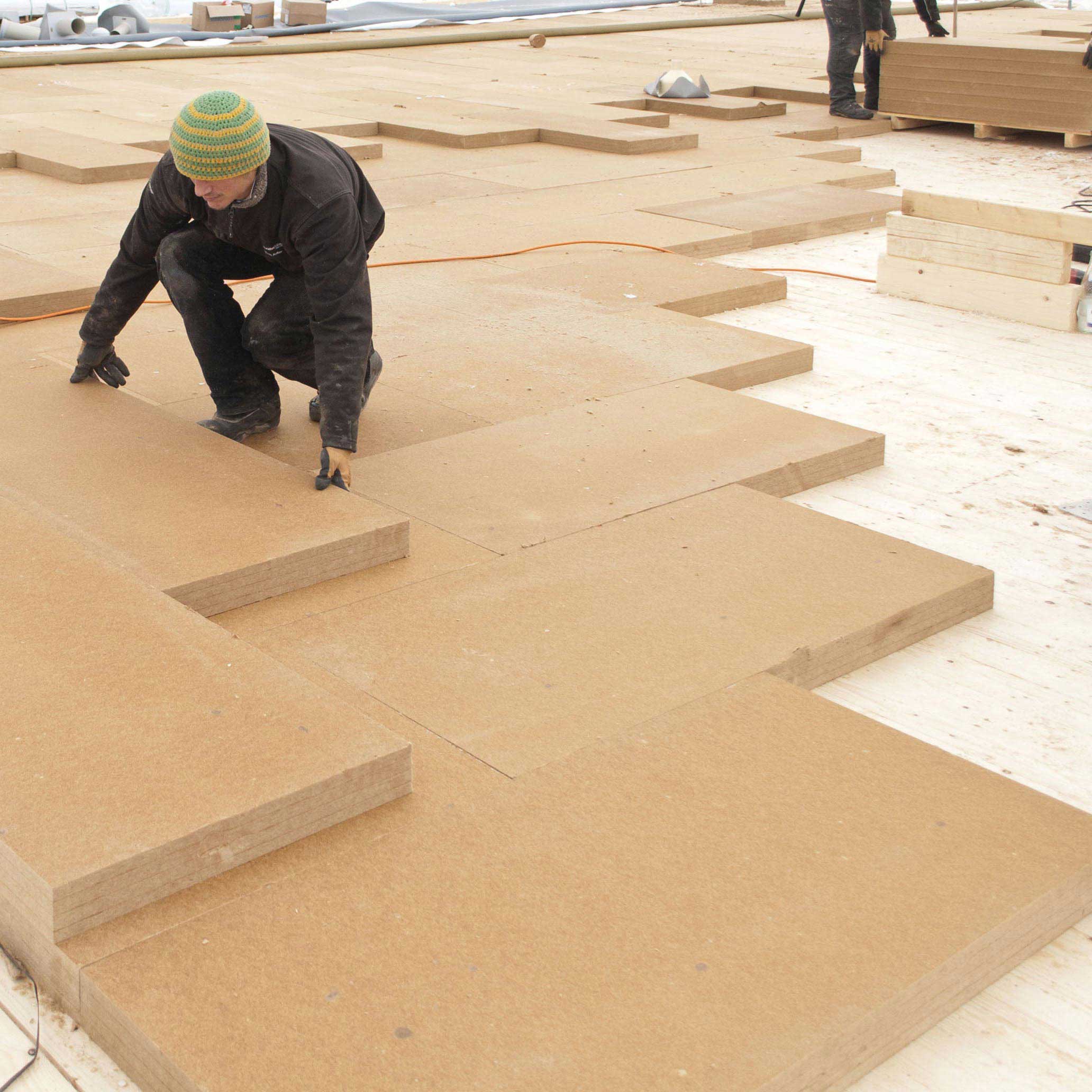 Pannelli isolanti in fibra di legno FiberTherm Isorel posa su tetto piano