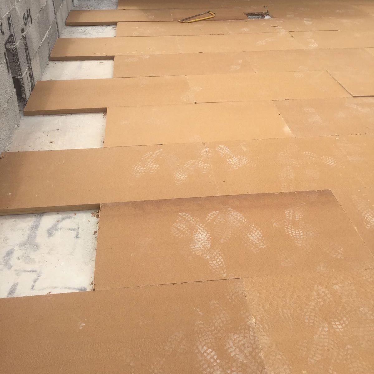 Pannelli isolanti in fibra di legno FiberTherm Base posa su tetto piano